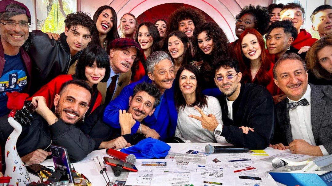 ‘VIVA RAI2!’, Fiorello: “Warner sta trattando per acquistare il polo giornalistico di La7”. Mentana e Floris al Nove? Indiscrezioni anche su Rai e Sanremo, poi la satira su Schlein, Calenda e Draghi