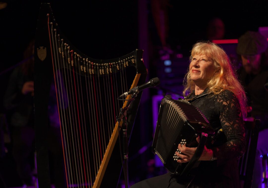 Loreena McKennitt ‘The Mask and Mirror Live’: il grande classico ‘The Mask and Mirror’ in versione live per celebrare il trentesimo anniversario